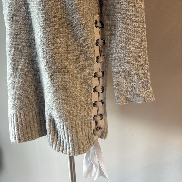 Free People heart it lace up side cozy sweater deep V oversized XS gray - Picture 2 of 15